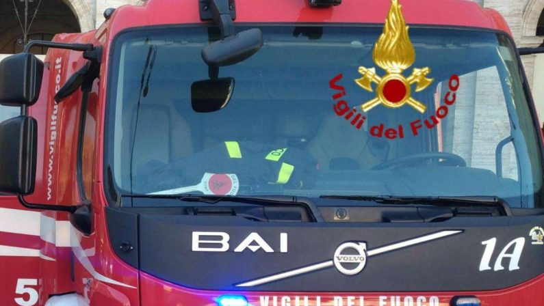 Crolla il solaio di un negozio in via Cola di Rienzo: 4 soccorsi ed estratti da macerie