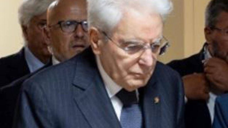 Violenza sulle donne, Mattarella: “Emergenza di primaria importanza nel nostro Paese”