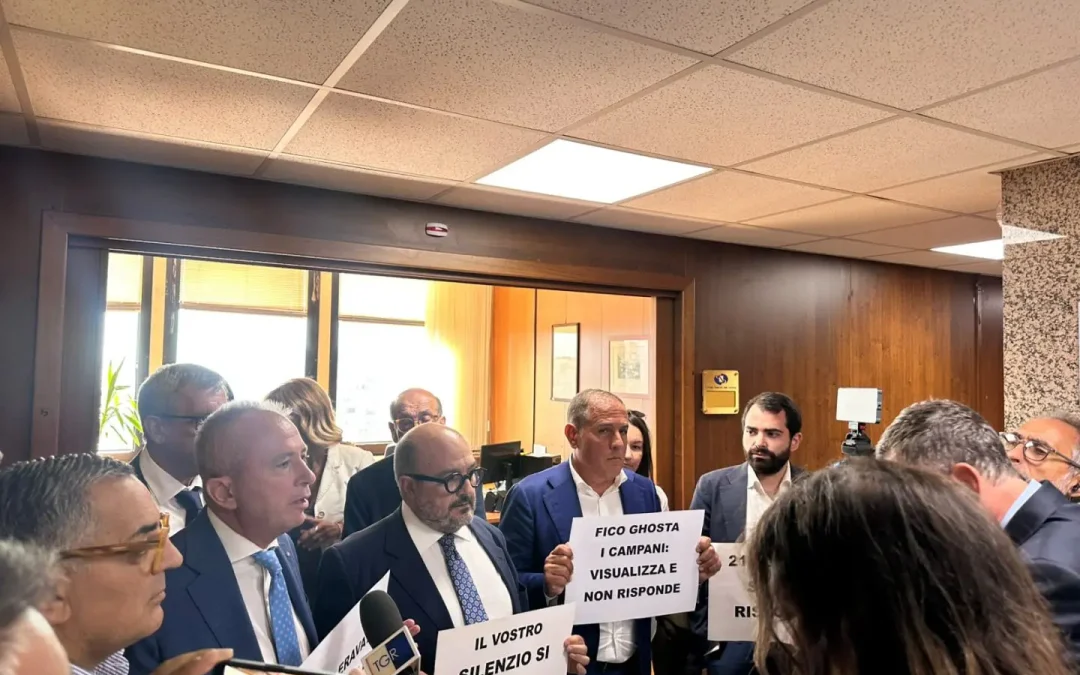 Campania, protesta del centrodestra in Regione: “Mancano le risposte alle interrogazioni”