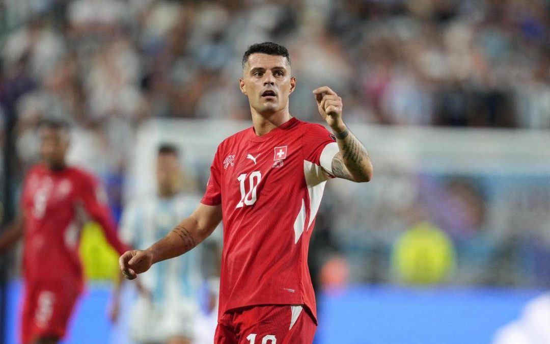 Xhaka ammette la frode sul pass Covid, niente Nazionale: rischia carcere e lunga squalifica