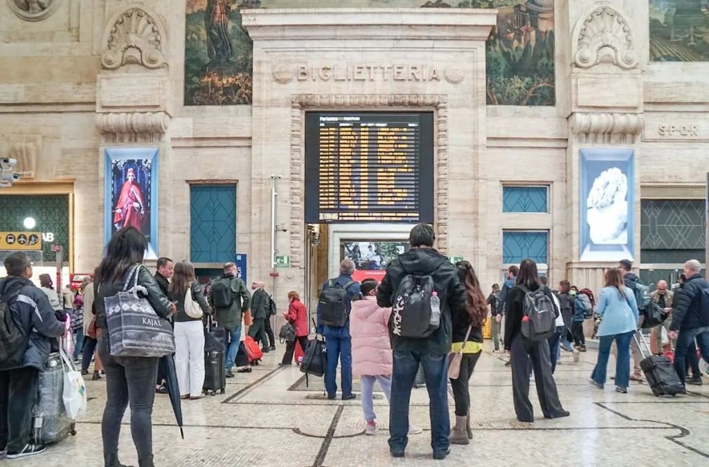 Al via lo sciopero generale. Si fermano scuola, treni e sanità