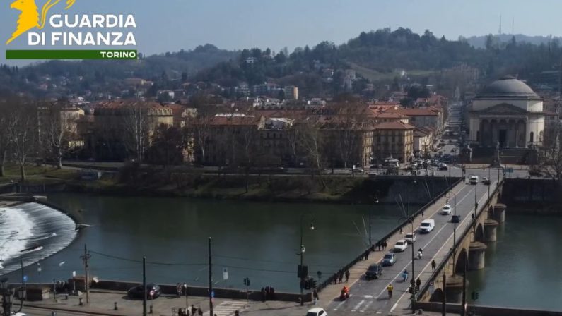 Finta banca e falso oro per truffare risparmiatori, maxi sequestro a Torino