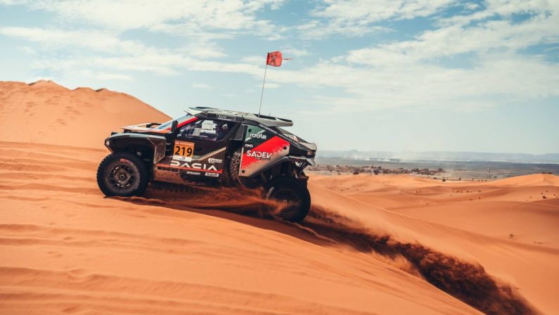 Loeb si aggiudica la terza tappa in Marocco per i Dacia Sandriders