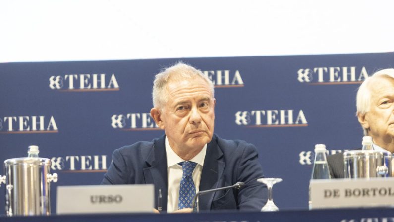 Caro carburanti, Urso “Price cap successo italiano che stupisce l’Europa”