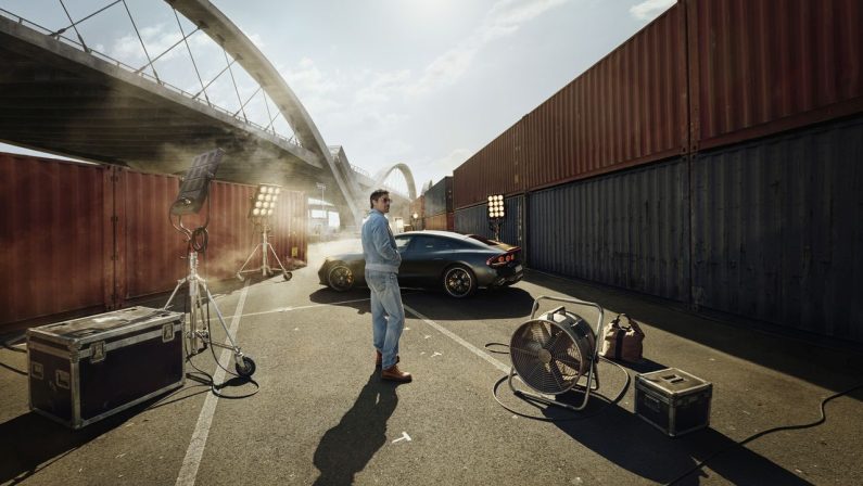 Mercedes-AMG GT Coupè 4, Brad Pitt protagonista della campagna internazionale