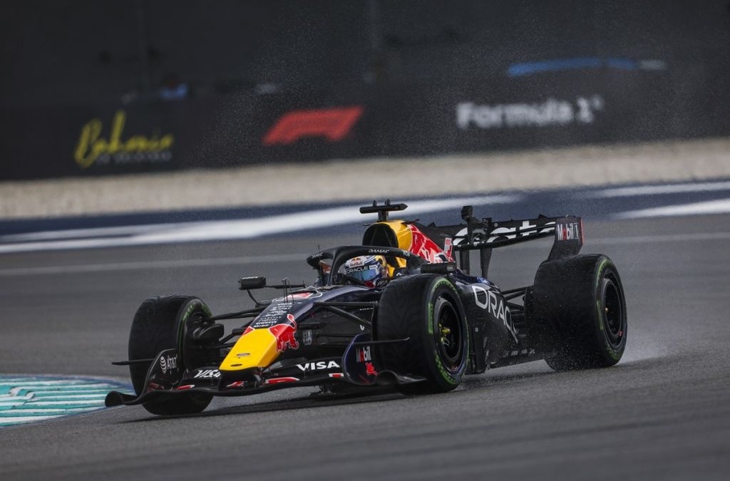Formula 1, Verstappen vince il GP del Bahrain 2026 davanti ad Antonelli, terzo Hamilton