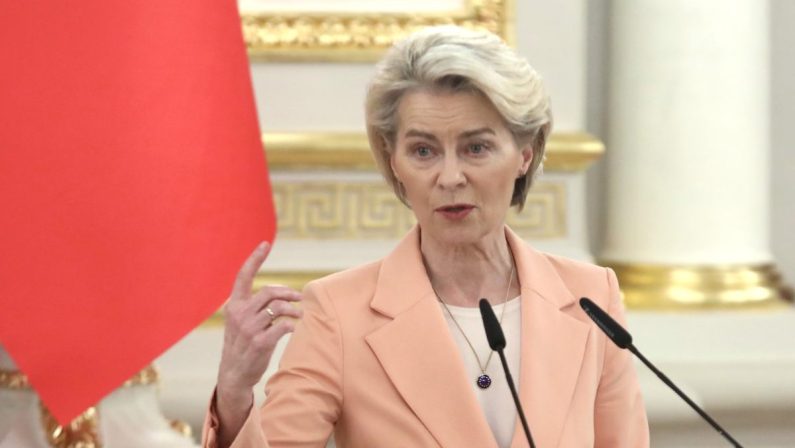 Ucraina, von der Leyen “Sostegno a Zelensky, da Ue fondi per droni e missili”