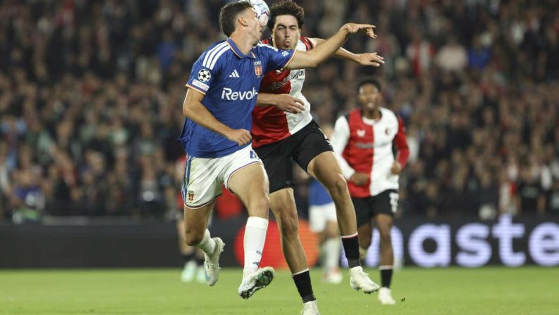 Prima sconfitta in Champions per il Como, Feyenoord vince 3-2