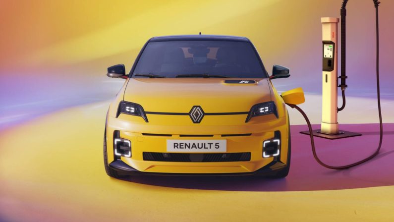 Renault 5 E-Tech Electric, nuova gamma con autonomia fino a 430 km