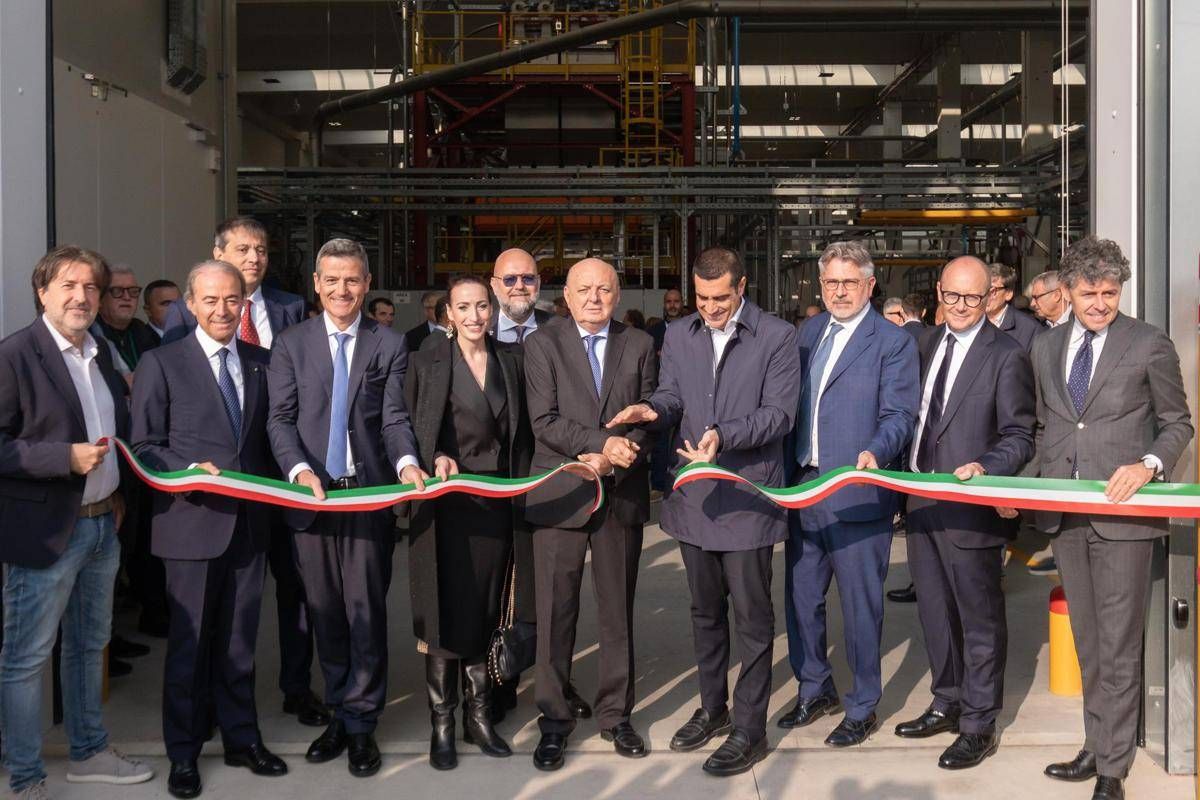 https://www.quotidianodelsud.it/wp-content/uploads/2026/10/20261020-aliplast-modena-taglio-del-nastro.jpeg