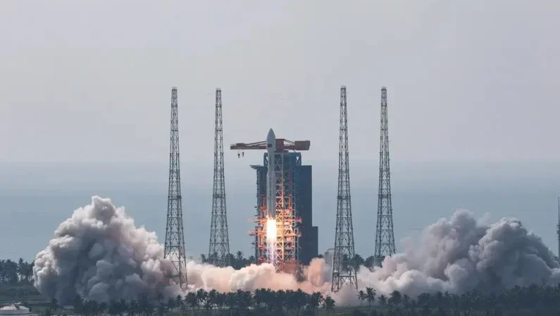 Cina, lanciato un nuovo gruppo di satelliti per Internet