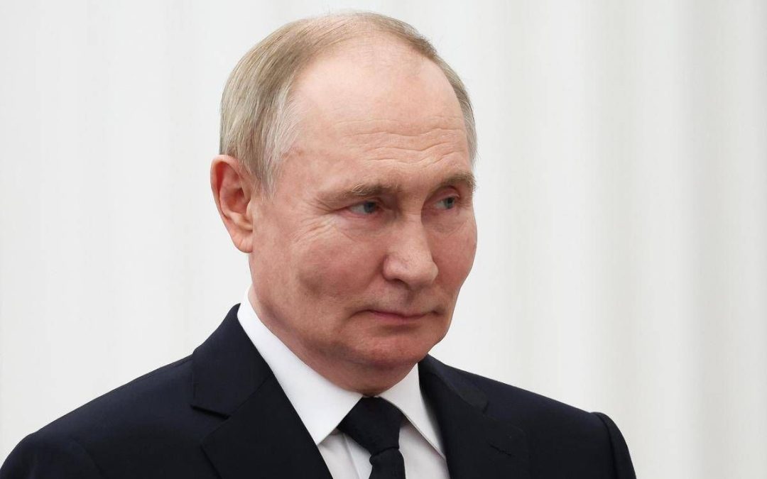 Mosca, droni ucraini contro aeroporti impediscono l’atterraggio di Putin