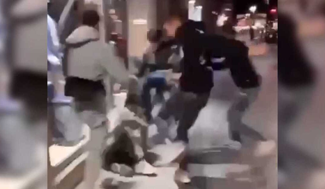Brutale aggressione a Siderno, calci e pugni a un minorenne: branco denunciato