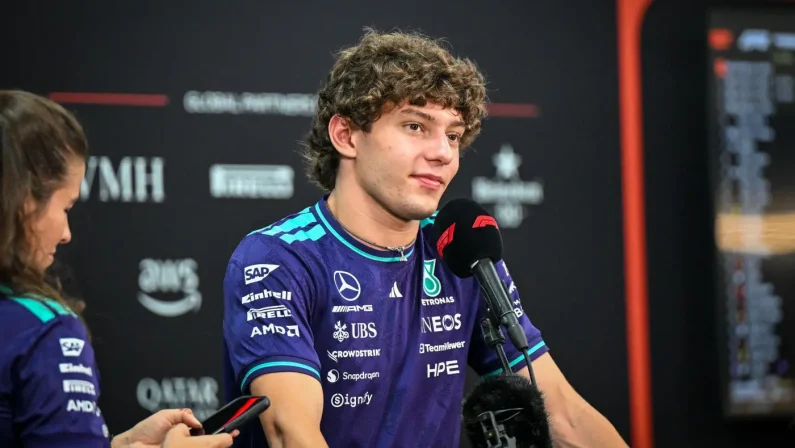 F1 a Singapore: Antonelli non fa calcoli, Hamilton pronto ad attaccare