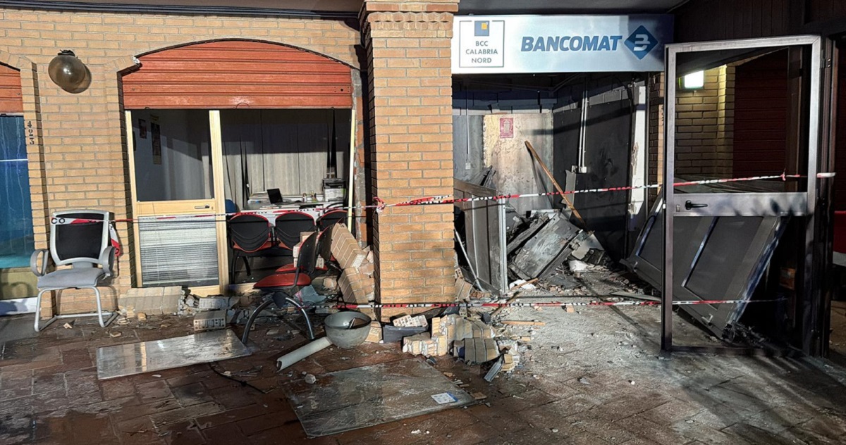 https://www.quotidianodelsud.it/wp-content/uploads/2026/10/assalto-bancomat-santa-maria-del-cedro.jpg