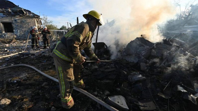 Ucraina, attacchi russi su Kharkiv: un morto. 22mila persone senza elettricità