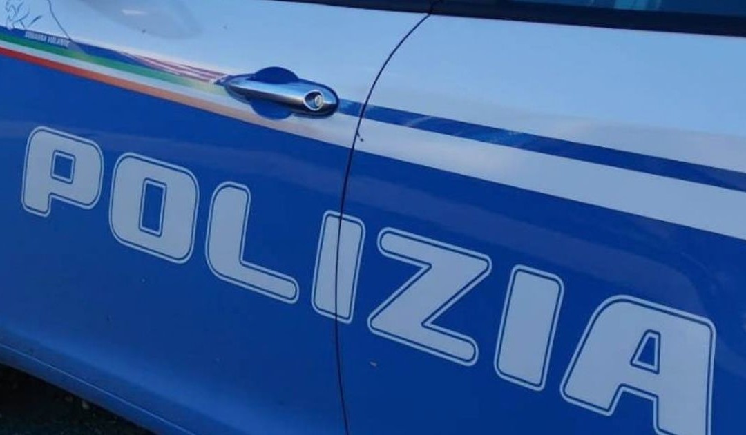 Caserta, 14enne accoltellato a scuola: arrestato coetaneo