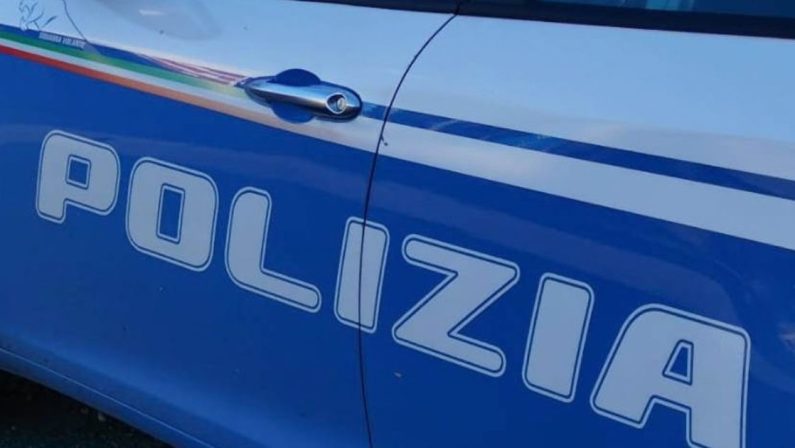 Reggio Calabria, insegue la moglie in auto, la strozza e la minaccia, arrestato