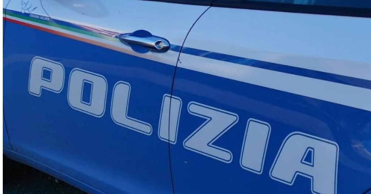 https://www.quotidianodelsud.it/wp-content/uploads/2026/10/auto-polizia.jpg