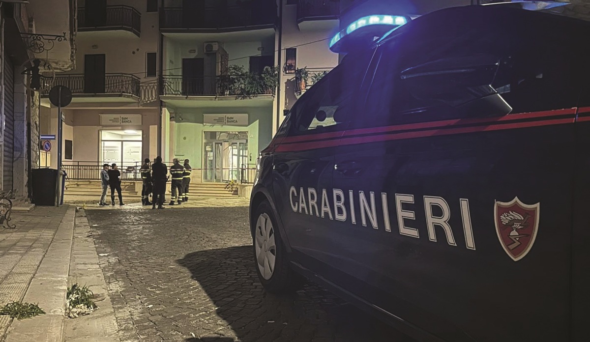https://www.quotidianodelsud.it/wp-content/uploads/2026/10/bancomat-venosa-carabinieri.jpg