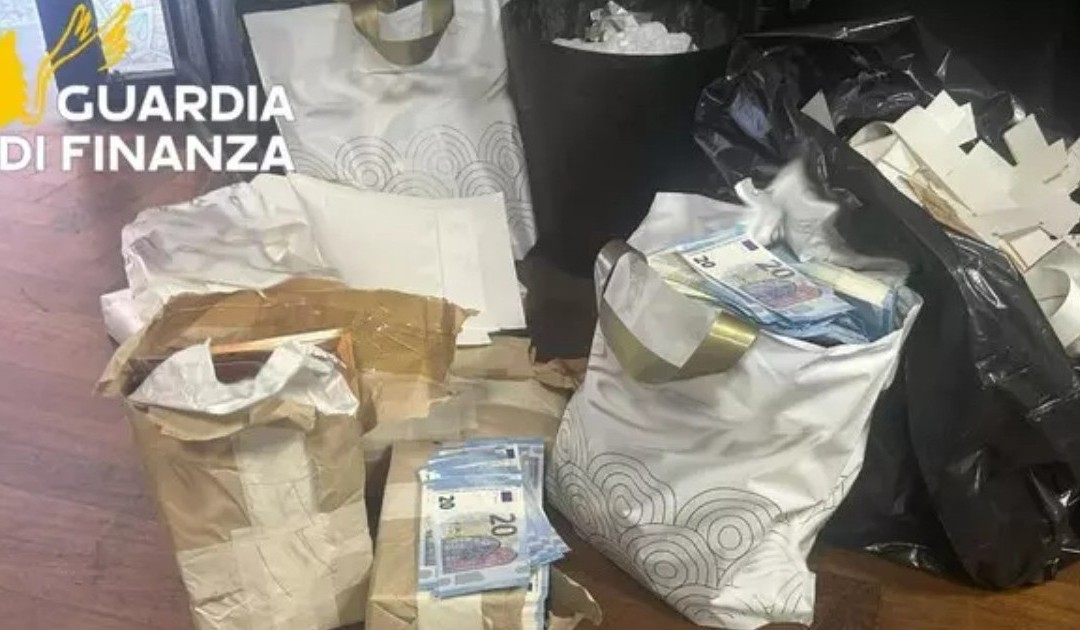Maxi sequestro a Napoli: 400mila euro di banconote false, tre arresti