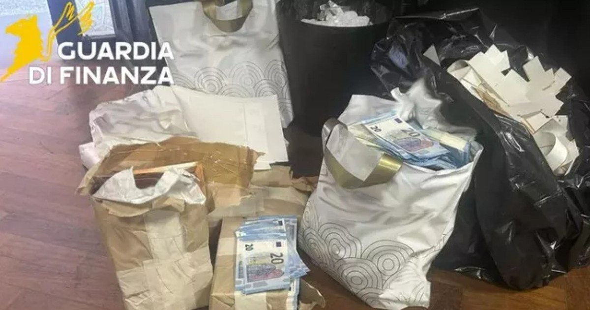 https://www.quotidianodelsud.it/wp-content/uploads/2026/10/banoconote-false-napoli.jpg