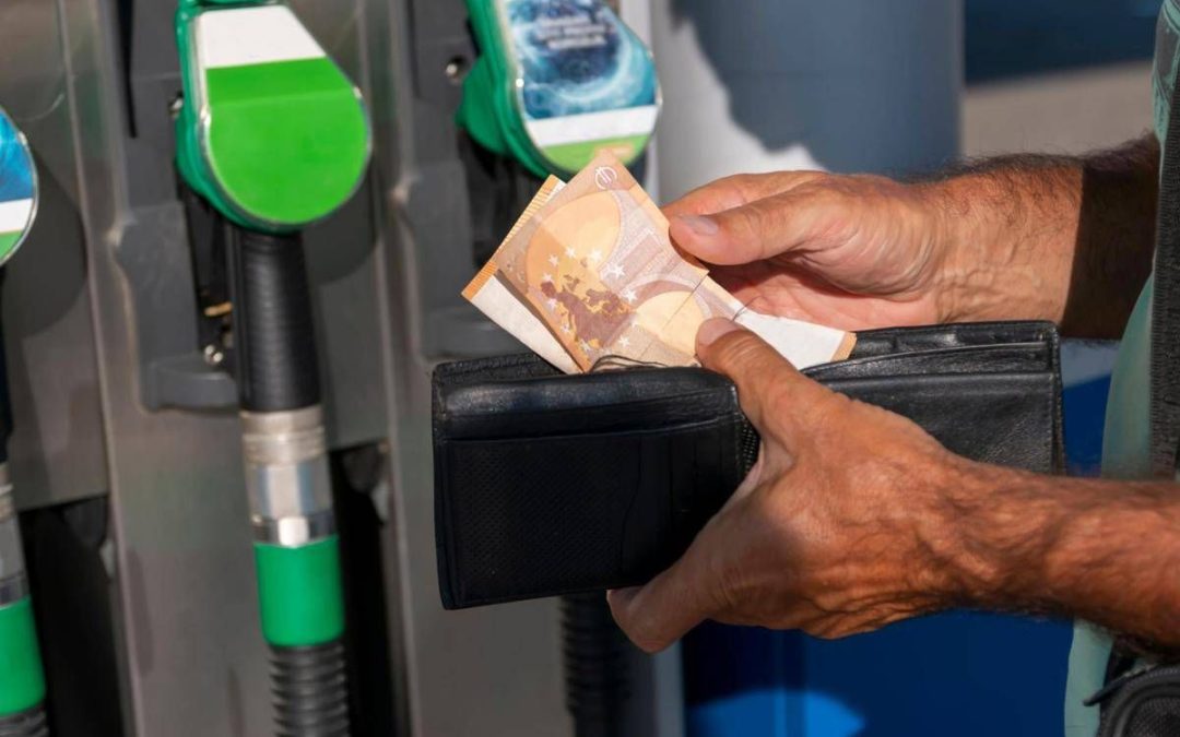 Carburanti, torna l’accisa piena: il diesel aumenta di 6 centesimi