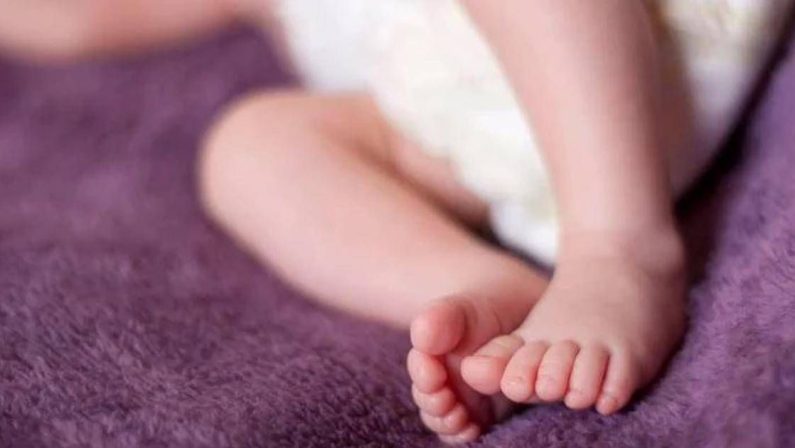 Salerno, parto da record: la mamma ha 59 anni e il papà 70