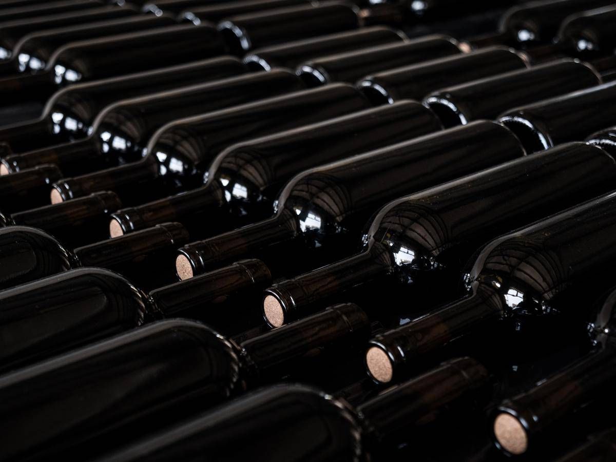 https://www.quotidianodelsud.it/wp-content/uploads/2026/10/bottiglia-di-vino.jpeg
