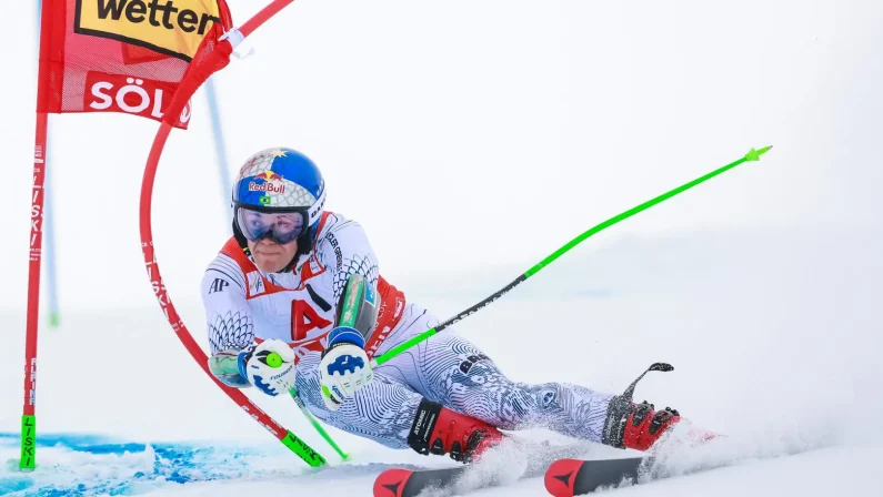 Pinheiro Braathen vince il gigante d’apertura a Soelden, settimo Vinatzer