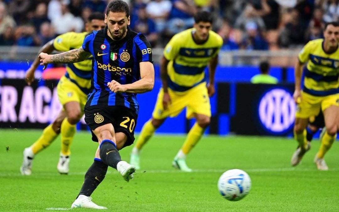 Fallo di Diego Carlos su Esposito, interviene il Var: giusto il rigore in Inter-Parma?