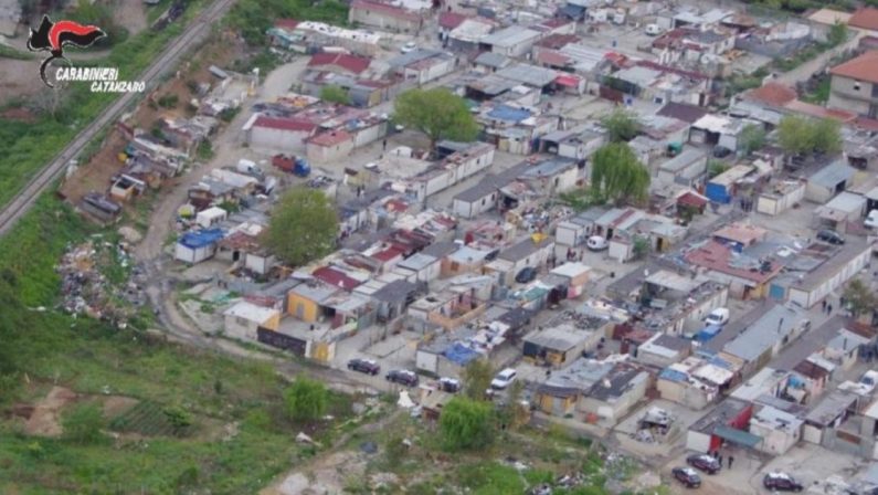 Lamezia, 220 rom già trasferiti dal campo rom, tra loro 60 minori
