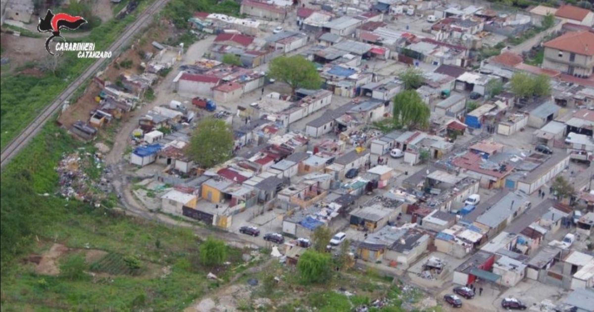 https://www.quotidianodelsud.it/wp-content/uploads/2026/10/campo-rom-scordovillo-lamezia.jpg