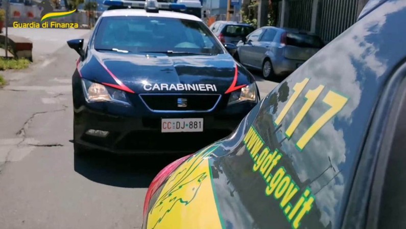 Controlli a tappeto a Napoli, 24enne denunciato per porto abusivo di armi