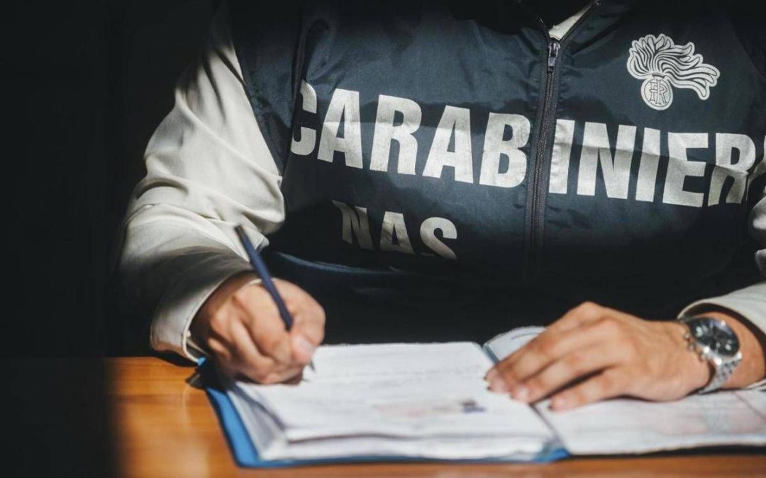 Schiaffi, insulti e violenza sessuale ad anziane in Rsa di Milano: interdetti 3 operatori sociosanitari