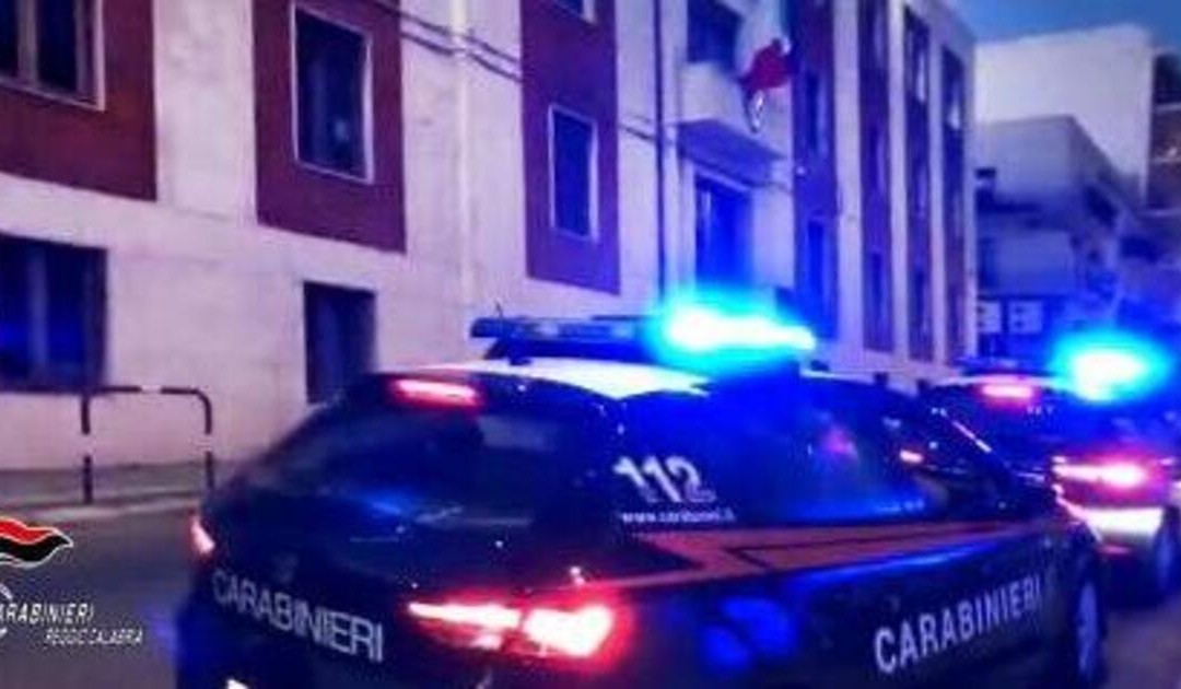 Blitz dei carabinieri a Gioia Tauro: 12 arresti per mafia, estorsione e droga