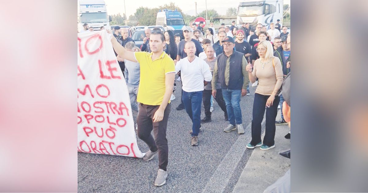 https://www.quotidianodelsud.it/wp-content/uploads/2026/10/caro-carburante-gioia-tauro.jpg