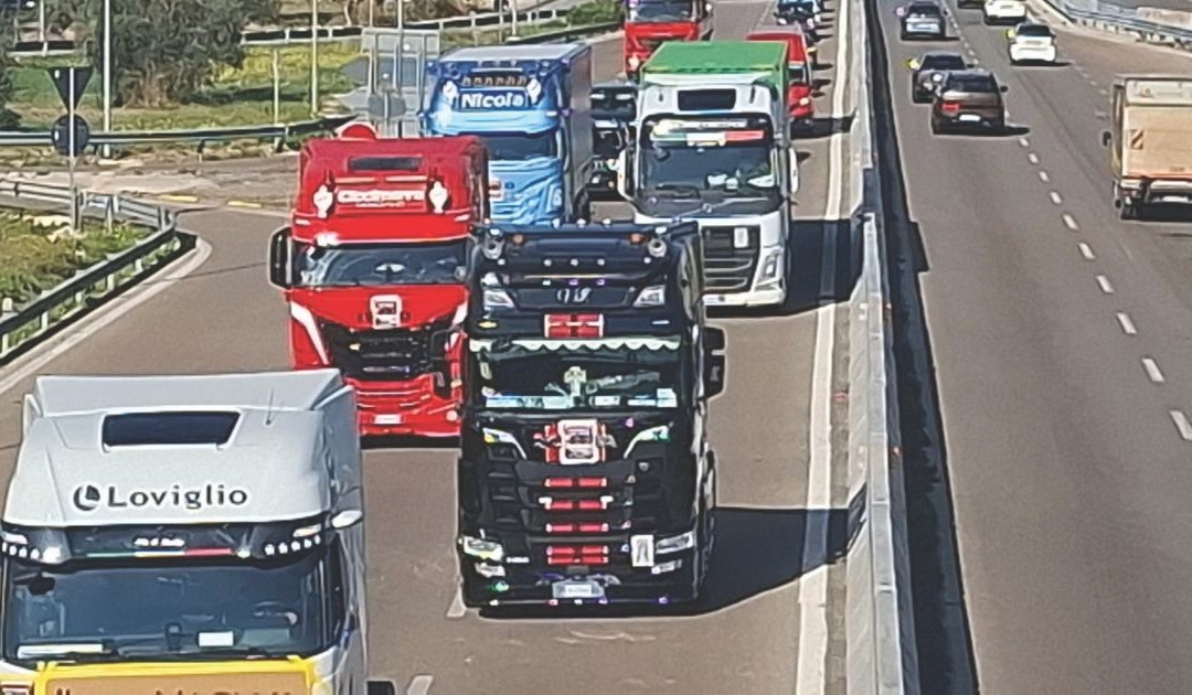 La colonna di autotrasportatori partita da Altamura e diretta alla manifestazione di Bari