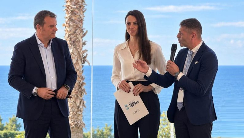 Gian Marco Centinaio scuote la Calabria: «Siamo la California d’Europa, basta piangersi addosso»