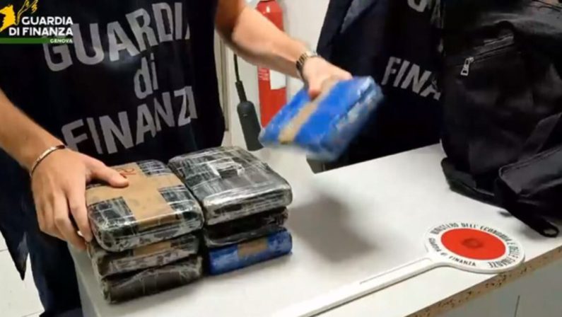Genova, 128 chili di cocaina in un container al porto: Quattro in carcere, due sono calabresi