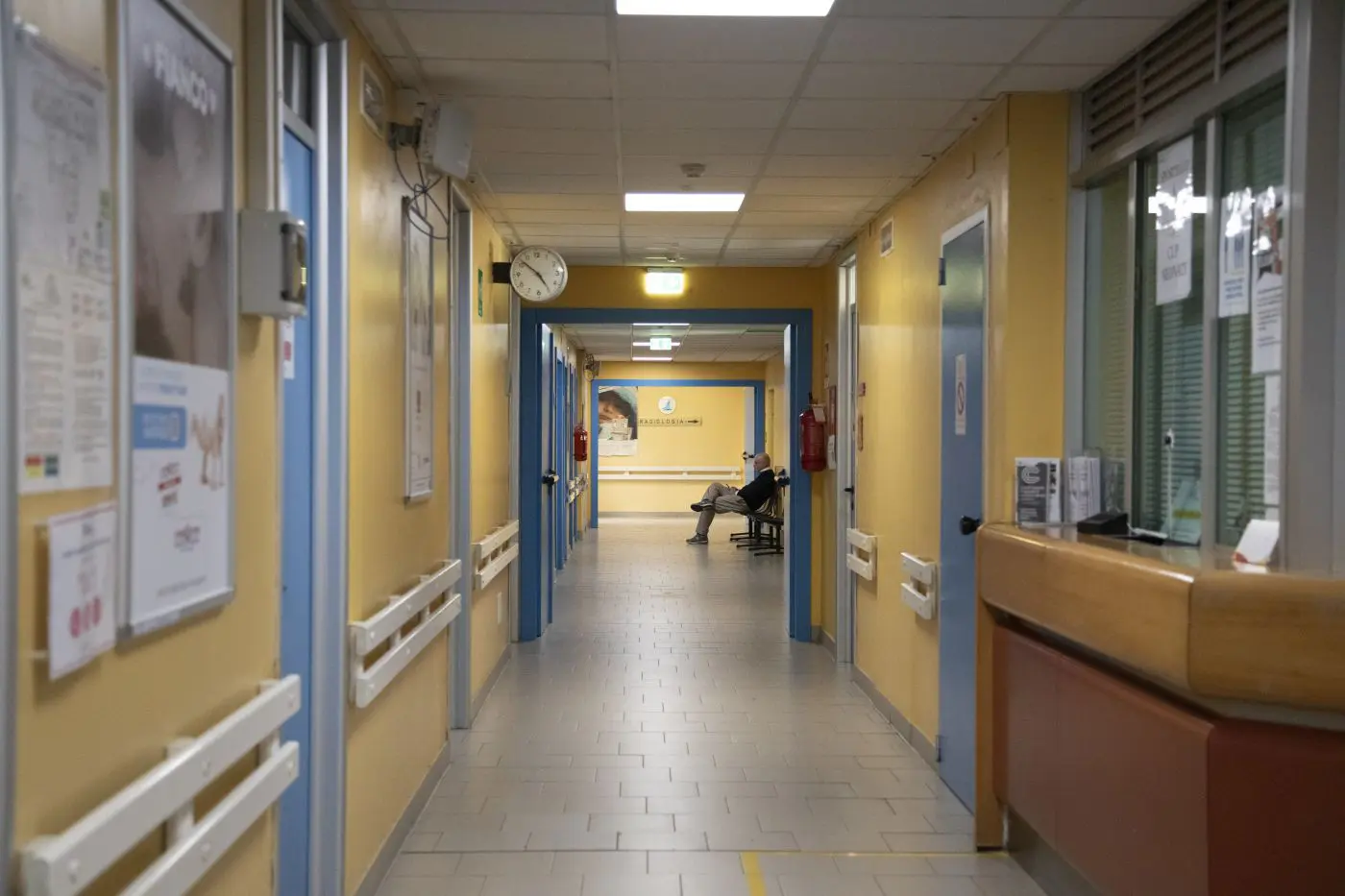 https://www.quotidianodelsud.it/wp-content/uploads/2026/10/corridoio-ospedale.jpg