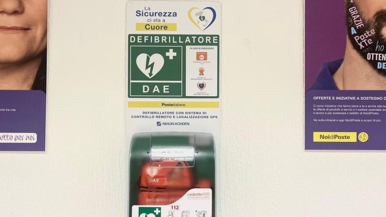 Poste Italiane installa nuovi defibrillatori salvavita nelle sedi di Reggio Calabria