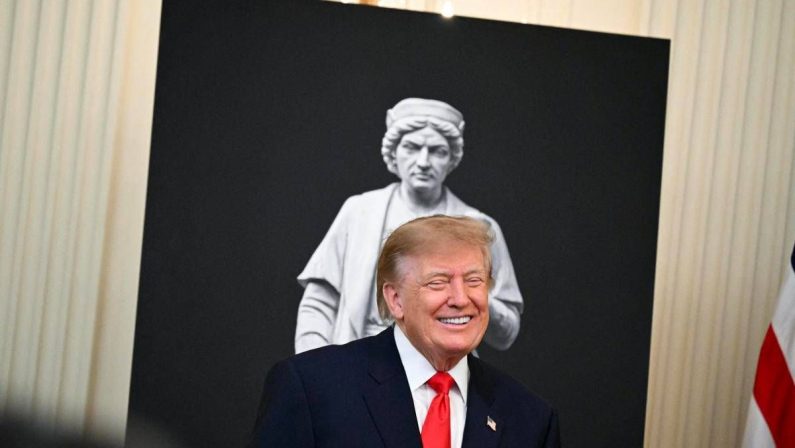 Trump festeggia Colombo alla Casa Bianca, caccia al voto degli italoamericani