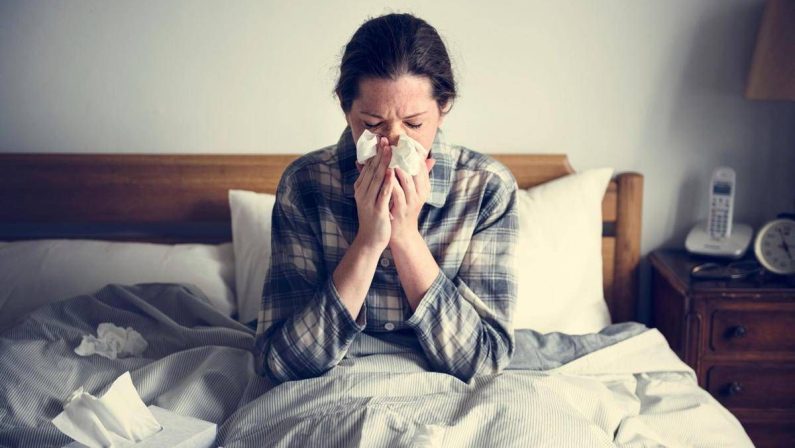 Influenza, raffreddore, virus: perché il muco cambia colore e cosa significa