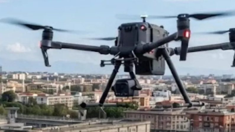 Napoli, consegna di droga e cellulare con drone sventata al carcere di Poggioreale