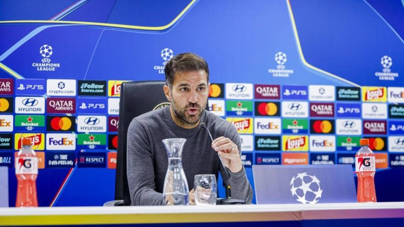 Fabregas sfida il Manchester United: “Sarà una serata storica, possiamo vincere se facciamo le cose come vanno fatte. Voglio restare a lungo con il Como”