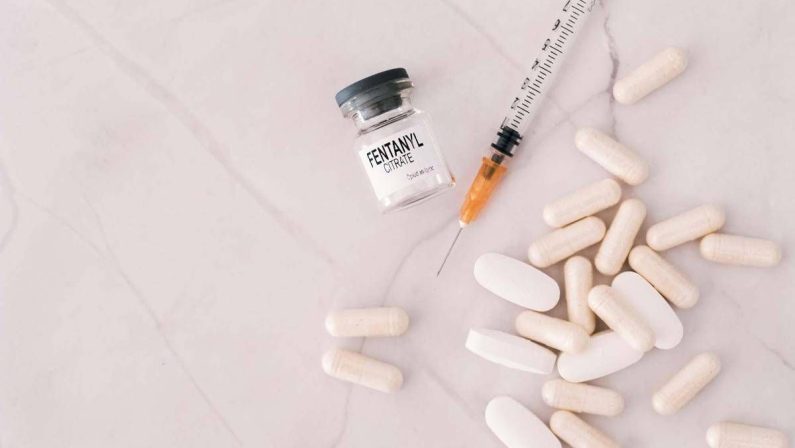 Fentanyl, “con test rapidi rischio di falsi positivi”: studio Iss svela l’interferenza di un farmaco