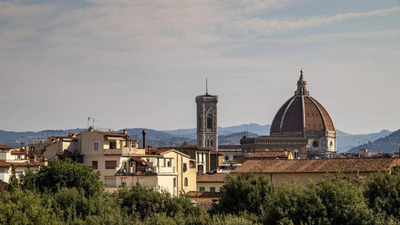 Firenze, falso allarme bomba a Piazzale Michelangelo: denunciato un 49enne