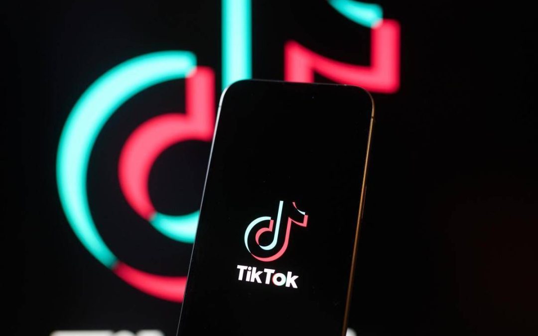 Disordini e proteste, TikTok condanna le violenze: attivata una ‘task force’ e rimossi video e account