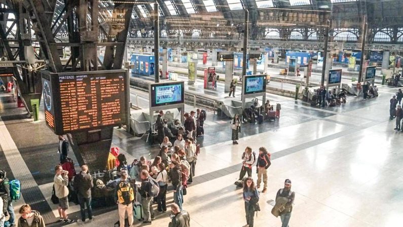 Scioperi, il 2 ottobre il primo stop generale: treni, scuola e sanità, tutte le date